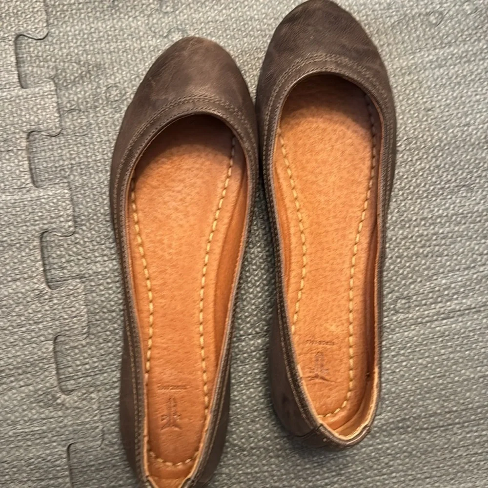 Frye Carson Ballet flat brown size 6.5